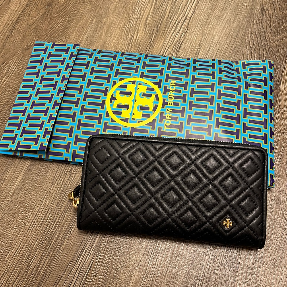 NWT Tory Burch wallet. Navy.